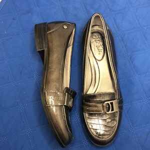 NWOT Life Stride Soft System loafers
